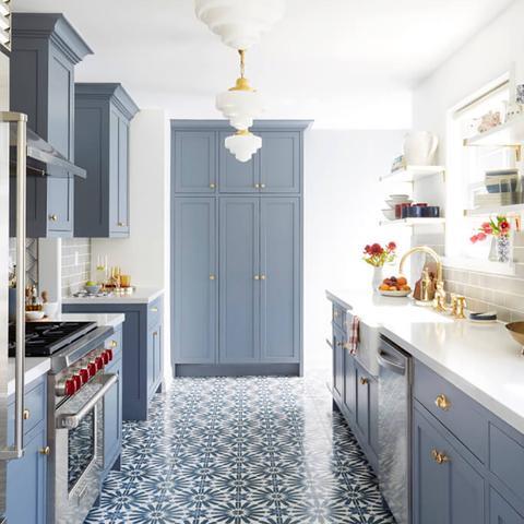 A kitchen with cabinets that have been painted with Benjamin Moore's 2127-40 Wolf Gray, available at Cincinnati Color Company in Cincinnati, Ohio.